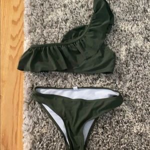 cute bikini top and bottoms - never worn